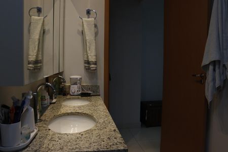 Apartamento à venda com 100m², 3 quartos e 2 vagasBanheiro da Suíte 2