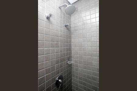 Banheiro de kitnet/studio à venda com 1 quarto, 30m² em Centro Histórico, Porto Alegre