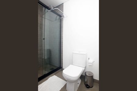 Banheiro de kitnet/studio à venda com 1 quarto, 30m² em Centro Histórico, Porto Alegre
