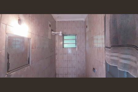 Banheiro social de casa para alugar com 1 quarto, 90m² em Jardim Ester Yolanda, São Paulo