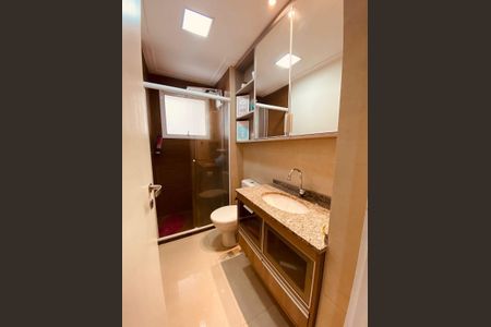 Banheiro de apartamento à venda com 3 quartos, 85m² em Jardim Tupanci, Barueri