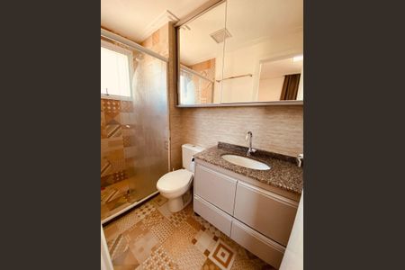 Banheiro de apartamento à venda com 3 quartos, 85m² em Jardim Tupanci, Barueri