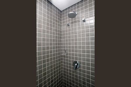 Banheiro de kitnet/studio à venda com 1 quarto, 23m² em Centro Histórico, Porto Alegre