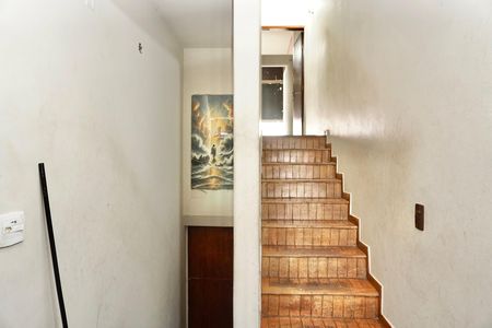 Escadas  de apartamento para alugar com 1 quarto, 60m² em Santo Agostinho, Belo Horizonte