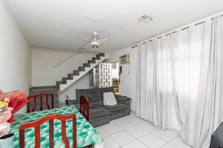 Sala de casa para alugar com 2 quartos, 80m² em Brás de Pina, Rio de Janeiro