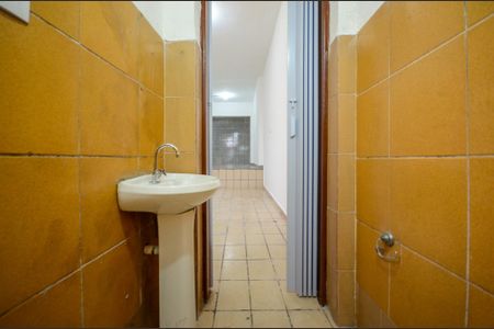 Banheiro de casa para alugar com 1 quarto, 35m² em Vila Palmeiras, São Paulo