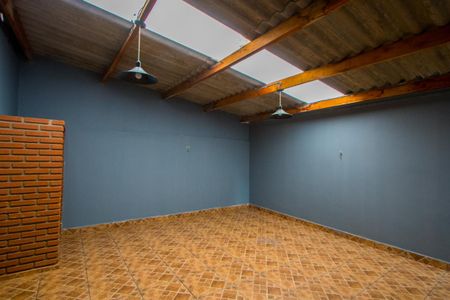 Casa para alugar com 140m², 2 quartos e 6 vagasFundos