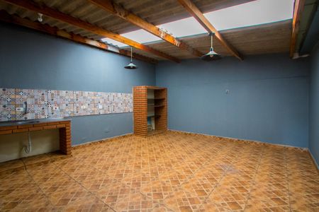 Casa para alugar com 140m², 2 quartos e 6 vagasFundos