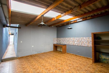Casa para alugar com 140m², 2 quartos e 6 vagasFundos