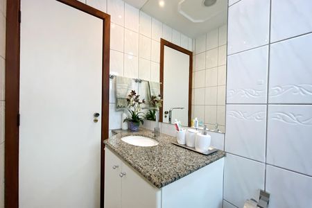 Apartamento à venda com 100m², 3 quartos e 2 vagas Apartamento à venda com 100m², 3 quartos e 2 vagasBanheiro