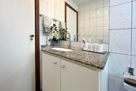 Apartamento à venda com 100m², 3 quartos e 2 vagas Apartamento à venda com 100m², 3 quartos e 2 vagasBanheiro