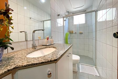 Apartamento à venda com 100m², 3 quartos e 2 vagas Apartamento à venda com 100m², 3 quartos e 2 vagasBanheiro