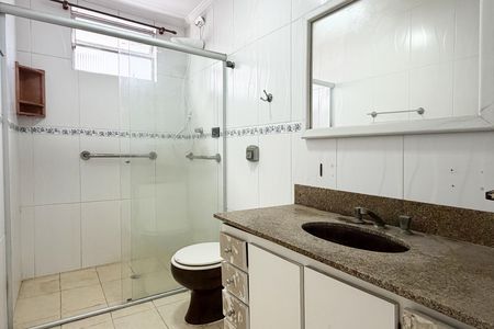 Banheiro  de apartamento para alugar com 2 quartos, 90m² em Ponta da Praia, Santos