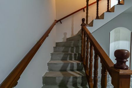 Casa para alugar com 245m², 2 quartos e 2 vagasEscada