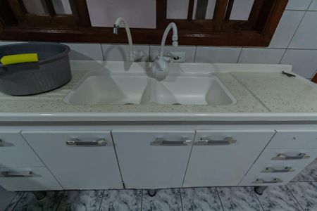 Casa para alugar com 245m², 2 quartos e 2 vagasCozinha