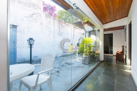 Casa à venda com 3 quartos, 190m² em Vila Madalena, São Paulo