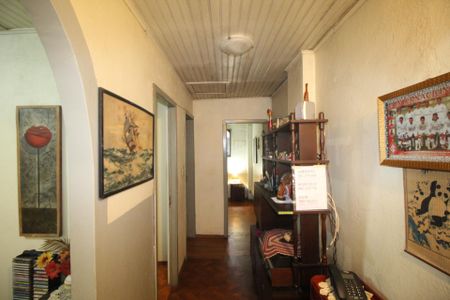 Casa à venda com 119m², 4 quartos e 2 vagasCorredor