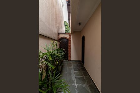 Casa à venda com 200m², 3 quartos e 2 vagas Casa à venda com 200m², 3 quartos e 2 vagasCorredor