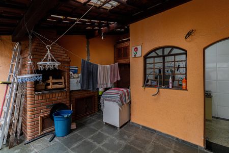 Casa à venda com 200m², 3 quartos e 2 vagas Casa à venda com 200m², 3 quartos e 2 vagasQuintal e Churrasqueira