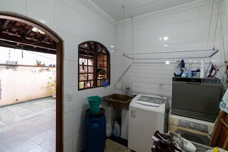 Casa à venda com 200m², 3 quartos e 2 vagas Casa à venda com 200m², 3 quartos e 2 vagasÁrea de Serviço