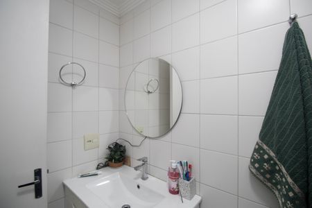 Banheiro  de apartamento à venda com 2 quartos, 50m² em Vila Paiva, São Paulo