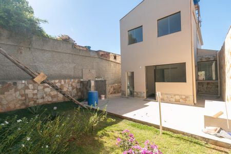 Casa à venda com 167m², 3 quartos e 2 vagas