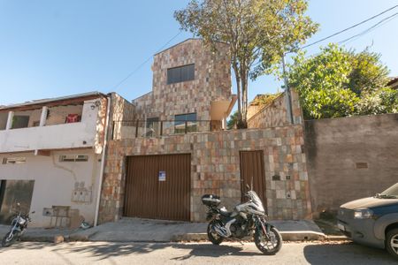 Casa à venda com 167m², 3 quartos e 2 vagas