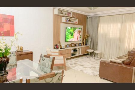 Casa à venda com 5 quartos, 327m² em Chora Menino, São Paulo