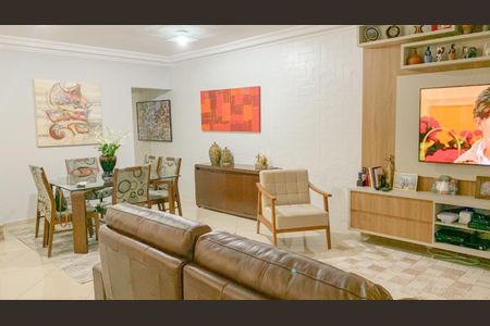 Casa à venda com 5 quartos, 327m² em Chora Menino, São Paulo