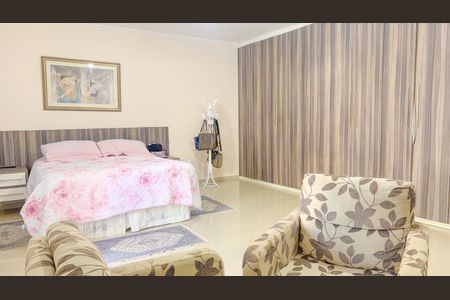 Casa à venda com 5 quartos, 327m² em Chora Menino, São Paulo