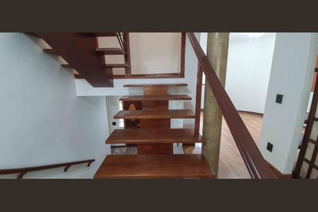 Casa à venda com 246m², 4 quartos e 4 vagasAcesso a Suíte
