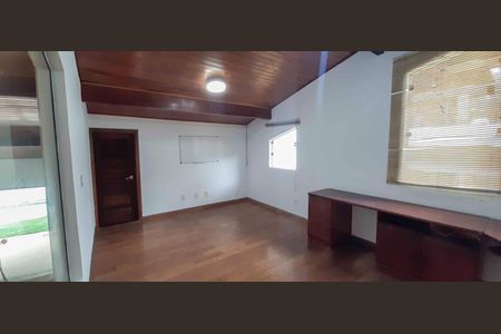 Casa à venda com 246m², 4 quartos e 4 vagasQuarto 3 / Escritório
