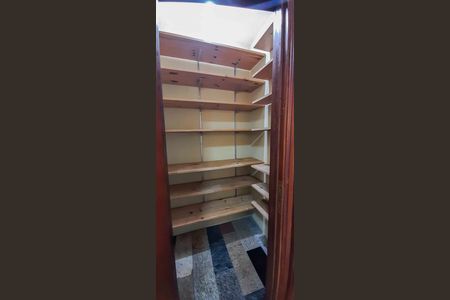 Casa à venda com 246m², 4 quartos e 4 vagasDispensa