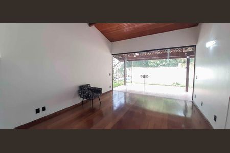Casa à venda com 246m², 4 quartos e 4 vagasSala de Estar
