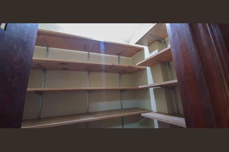 Casa à venda com 246m², 4 quartos e 4 vagasDispensa