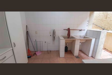 Casa à venda com 246m², 4 quartos e 4 vagasÁrea de Serviço