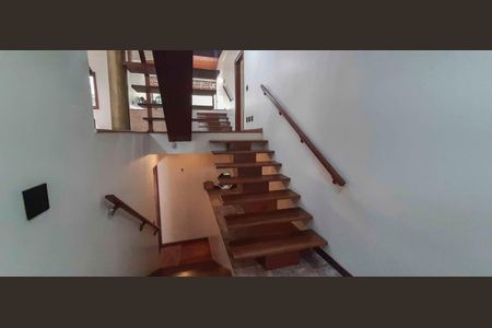 Casa à venda com 246m², 4 quartos e 4 vagasAcesso as Salas