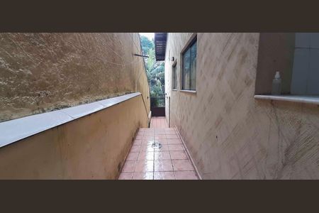 Casa à venda com 246m², 4 quartos e 4 vagasCorredor Externo