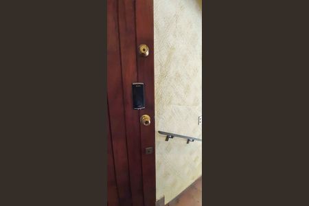 Casa à venda com 246m², 4 quartos e 4 vagasFechadura Eletrônica