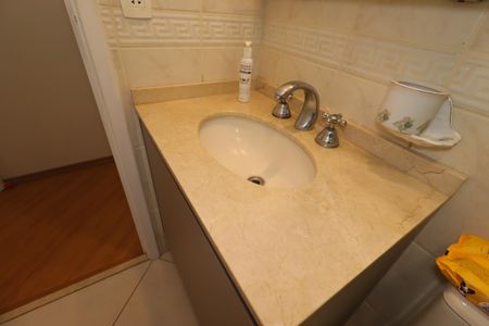 Apartamento à venda com 143m², 3 quartos e 2 vagasBanheiro Social - Pia