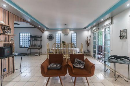 Casa para alugar com 425m², 3 quartos e 5 vagas Casa para alugar com 425m², 3 quartos e 5 vagasSala