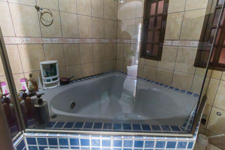 Casa para alugar com 425m², 3 quartos e 5 vagas Casa para alugar com 425m², 3 quartos e 5 vagasBanheiro da Suíte 2