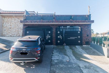 Casa para alugar com 425m², 3 quartos e 5 vagas Casa para alugar com 425m², 3 quartos e 5 vagasFachada