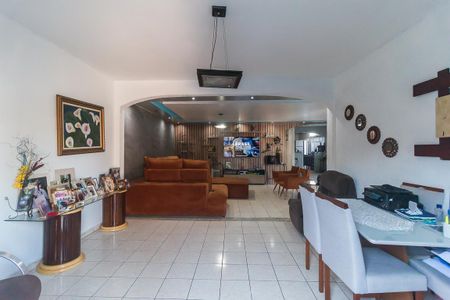 Casa para alugar com 425m², 3 quartos e 5 vagas Casa para alugar com 425m², 3 quartos e 5 vagasSala