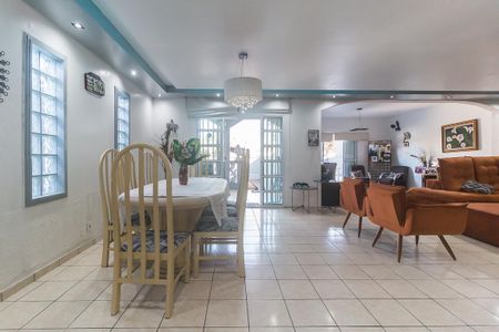 Casa para alugar com 425m², 3 quartos e 5 vagas Casa para alugar com 425m², 3 quartos e 5 vagasSala