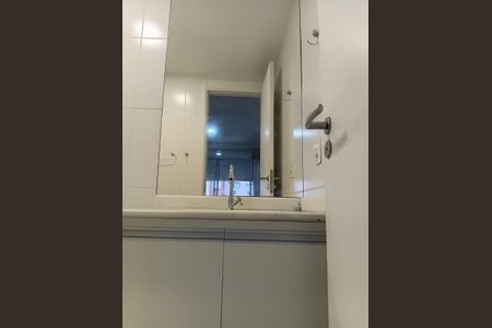 Banheiro de apartamento para alugar com 2 quartos, 55m² em Gardênia Azul, Rio de Janeiro
