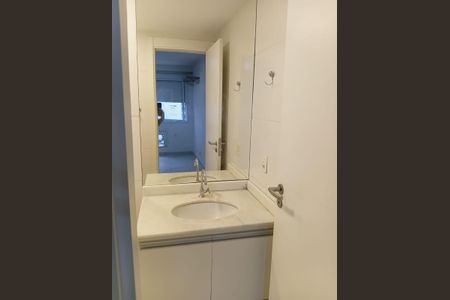 Banheiro de apartamento para alugar com 2 quartos, 55m² em Gardênia Azul, Rio de Janeiro