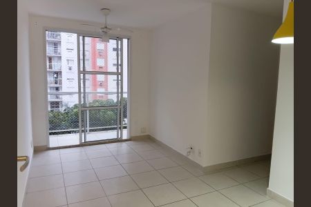 Sala de apartamento para alugar com 2 quartos, 55m² em Gardênia Azul, Rio de Janeiro