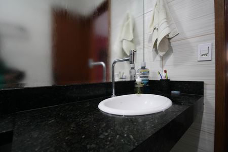Casa à venda com 130m², 3 quartos e 3 vagasBanheiro suíte 