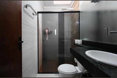 Casa à venda com 130m², 3 quartos e 3 vagasBanheiro suíte 